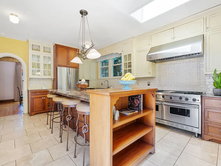 2052 Alameda Way — Photo 8