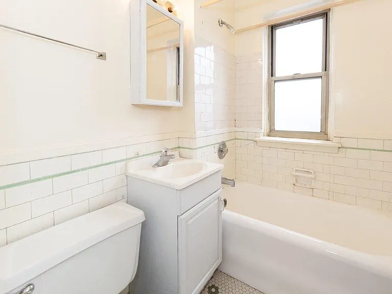 4521 N. Malden St. — Photo 5