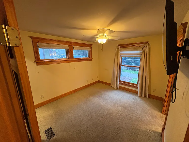 1761 N Franklin Pl — Photo 6