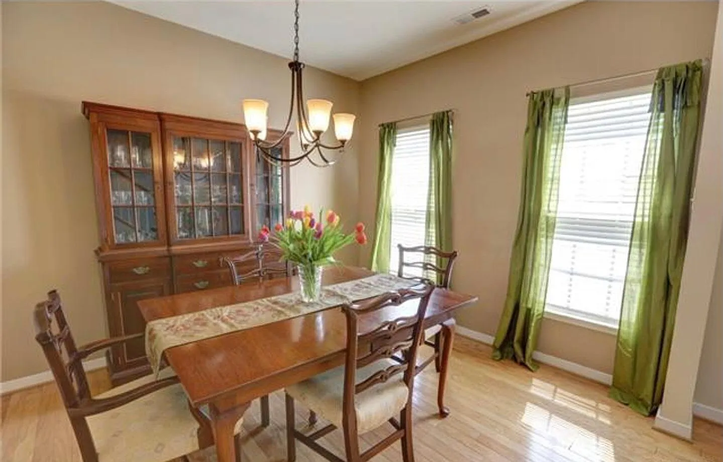 3 bed, 2.5 bath, 1966 sqft, $2,200 — Photo 3