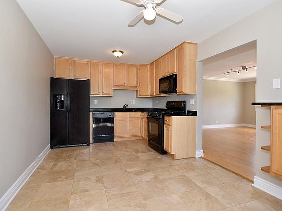5th image of 600 S York St APT 2E