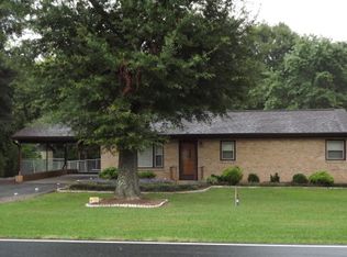 906 Friendly Rd, Eden, NC 27288