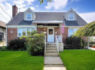 889 Maloon Ave, Franklin Square, NY 11010