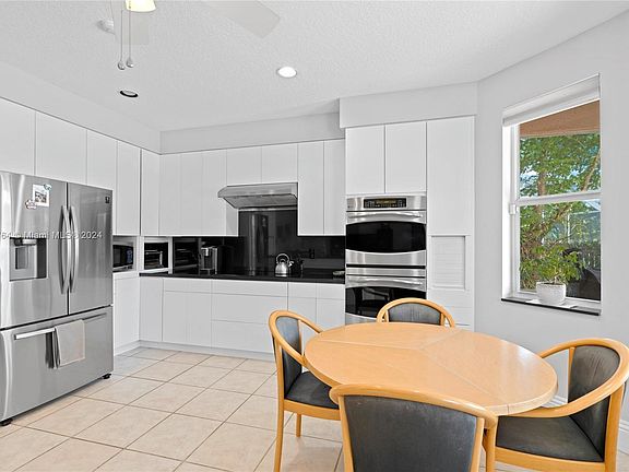 3rd image of 1490 Meadows Blvd