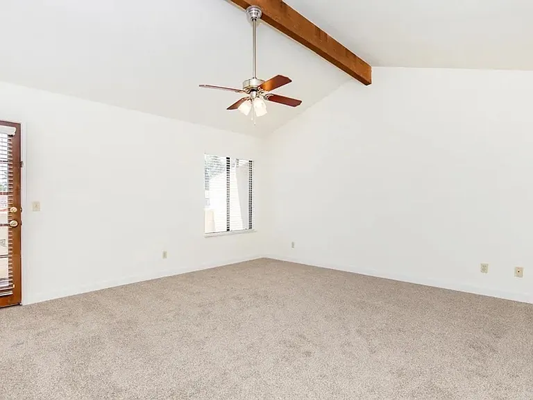 7178 N Jackson Ave — Photo 25