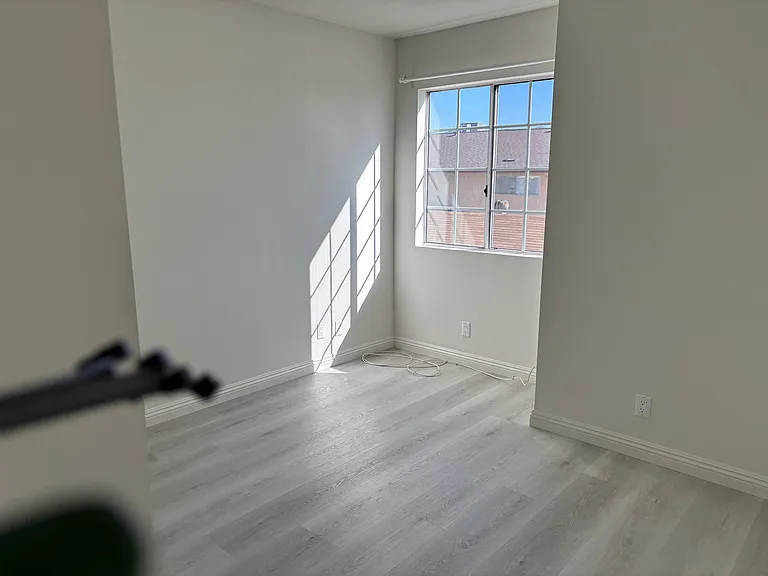 1058 Spazier Ave #1 — Photo 12