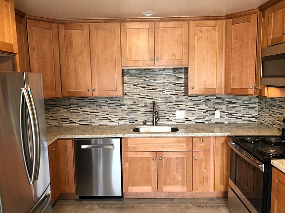 2nd image of 1046 W Iowa Ave Unit 2