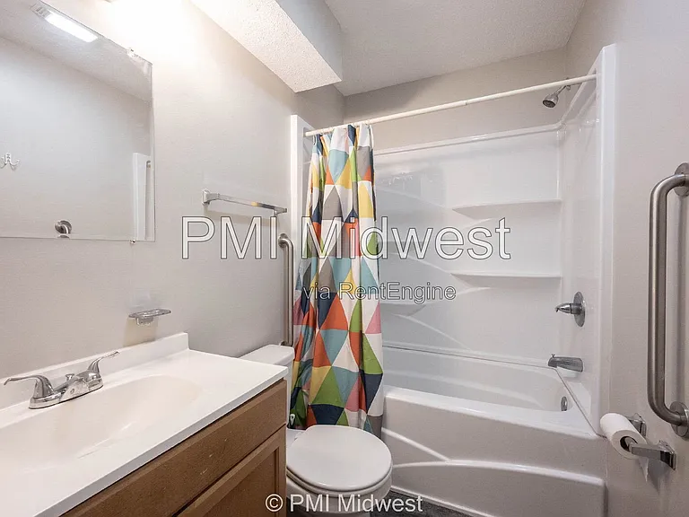 120 E King St — Photo 15