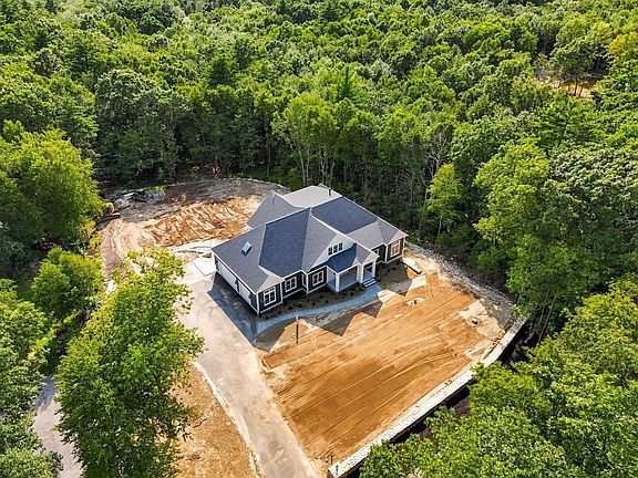 2nd image of 307 SE Main St Lot 9
