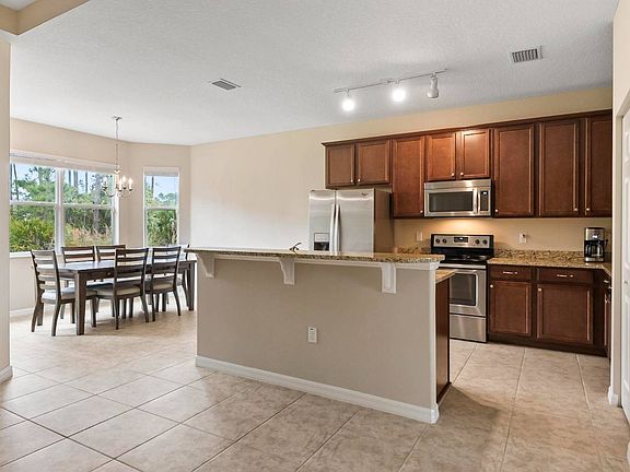 3rd image of 46 Red Mill Dr