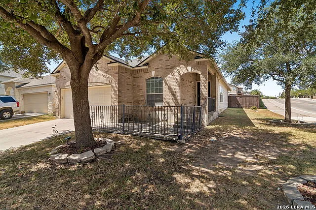 3 bed, 2.0 bath, 1580 sqft, $1,750 — Photo 2
