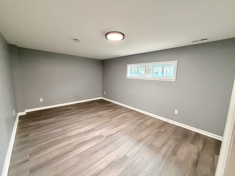 309 Ellis Ct — Photo 12