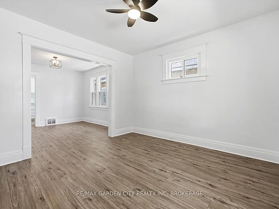 5th image of 106 Carlton St
