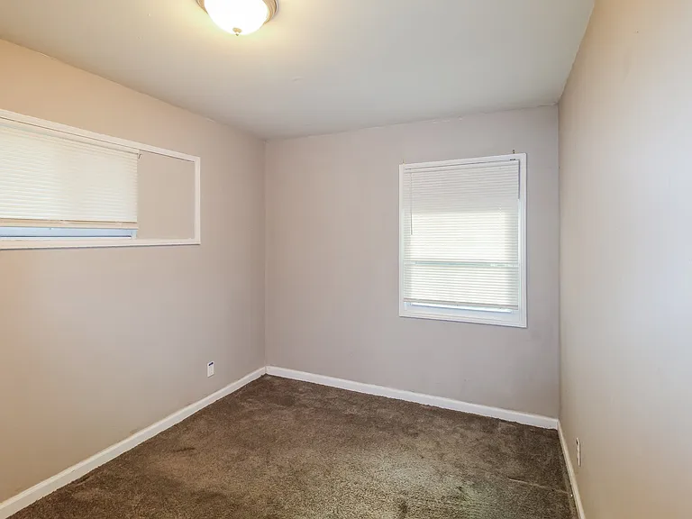 1821650_024_bedroom_13619597.jpg