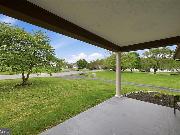 4th image of 144 Brenda Dr