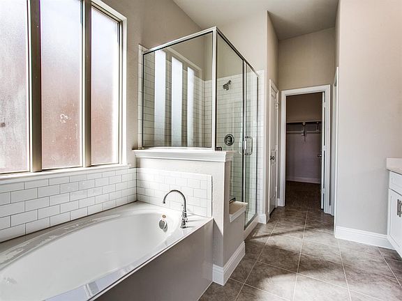 4th image of 4137 Angelina Dr