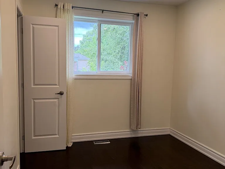 41 Aurora Heights Dr — Photo 9