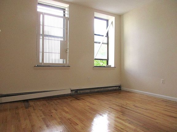 3rd image of 333 E 108th St APT 4b