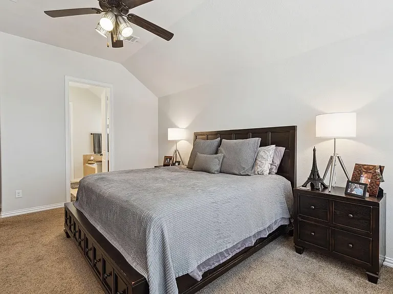 2416 Royal Summit Dr — Photo 10