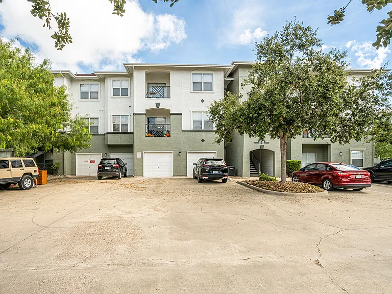 Baypoint Apartments — Photo 23
