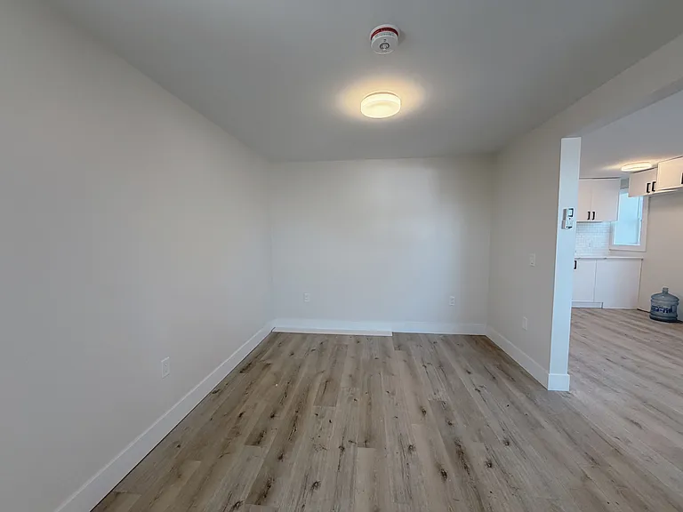 22 Grant Ave — Photo 8