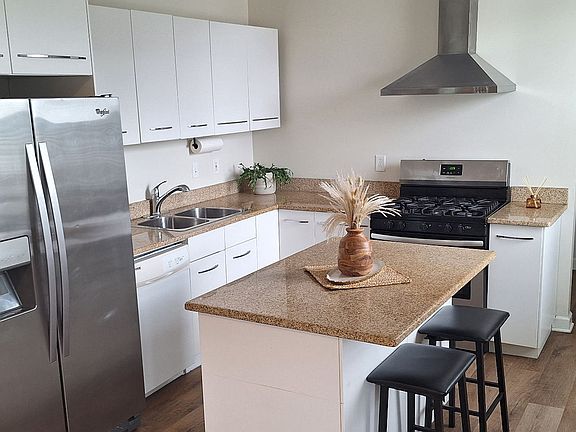 5th image of 815 E 53rd St APT 3