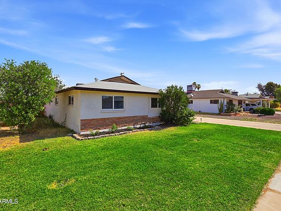 3rd image of 2052 W MARLETTE Avenue
