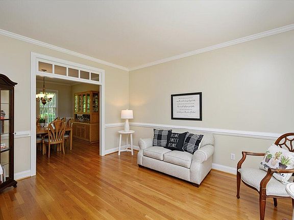 5th image of 104 Orion Ct