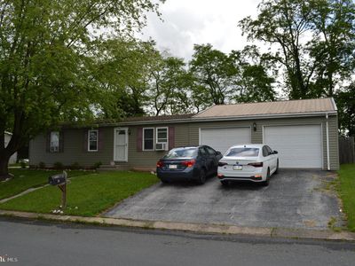 19 E Locust Ln, New Oxford, PA, 17350