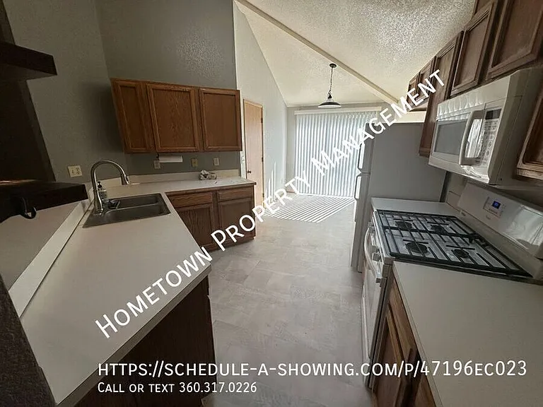 1803 Pear St NE — Photo 5