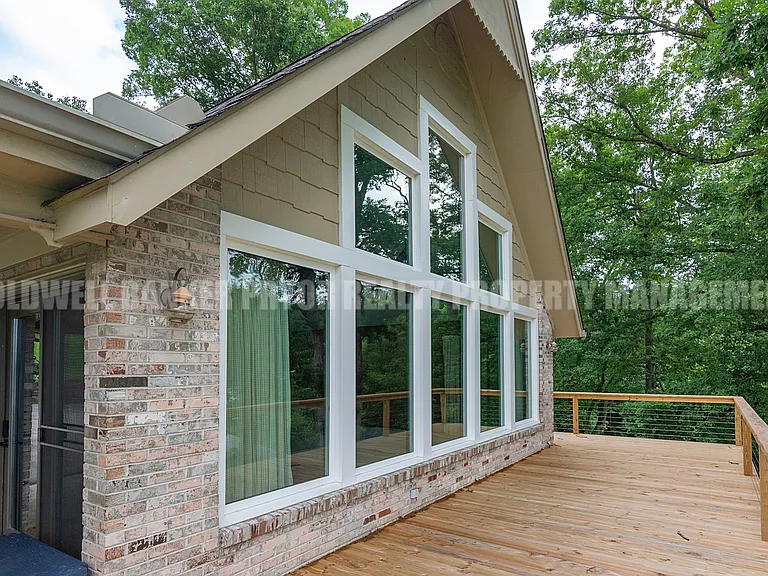 165 Lakeshore Ct — Photo 9