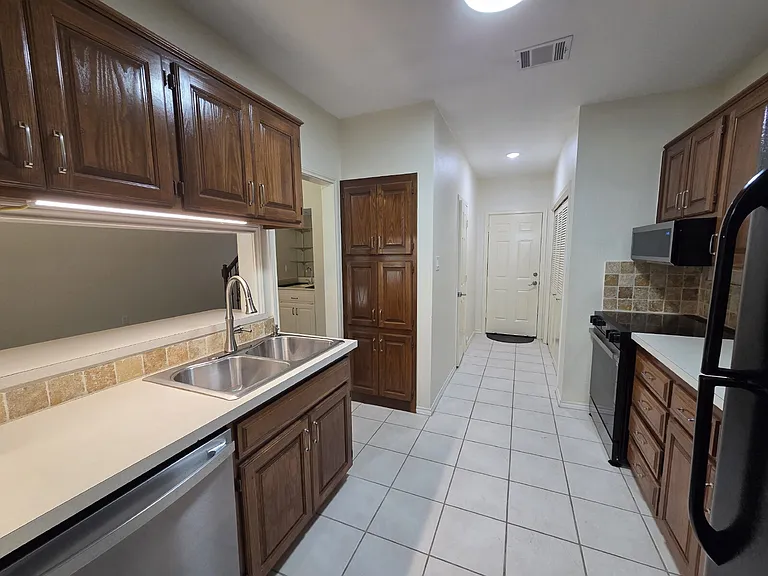 5839 Lake Point Dr — Photo 7