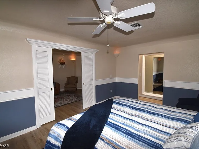 6889 Beverly Glen Ave #B — Photo 9