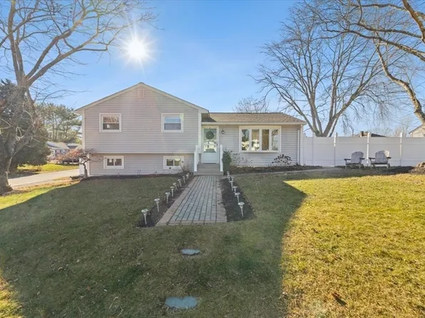 196 Coolidge St, Swansea, MA 02777