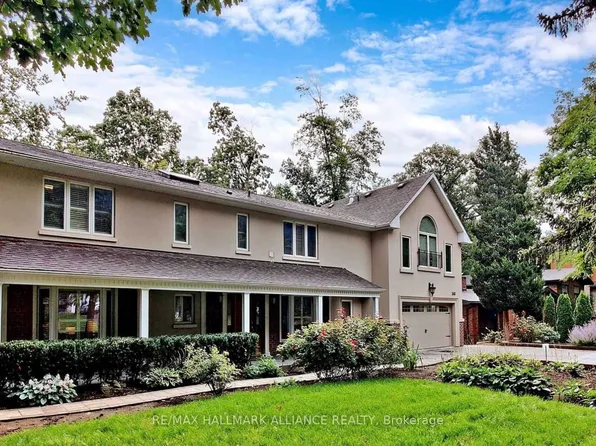 2413 Robin Dr, Mississauga, ON L5K 1S8