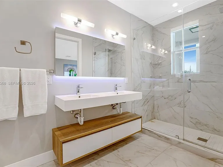 3657 SW 26th St — Photo 10