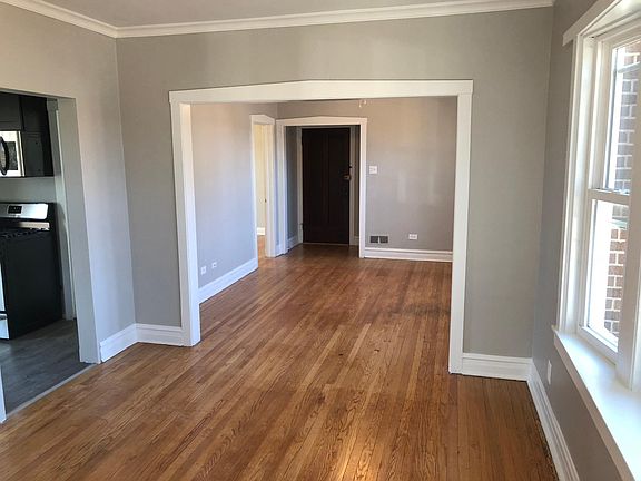 3rd image of 3048 N Karlov Ave #2R