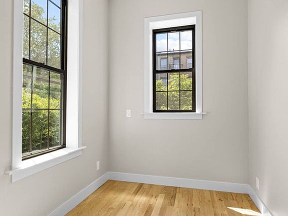 5th image of 456 Willoughby Ave #2