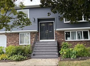 20 City View Cir, North Providence, RI 02911