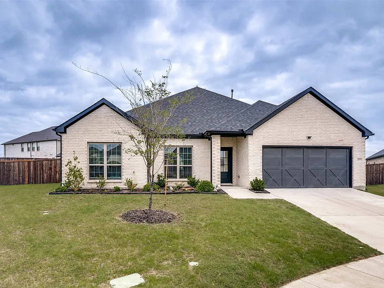 439 Cyprus Grove Dr — Photo 1