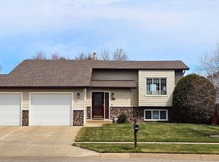 1208 19th St SE, Mandan, ND 58554
