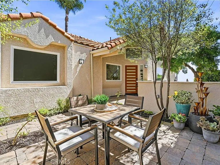 83 Palm Beach Ct — Photo 8