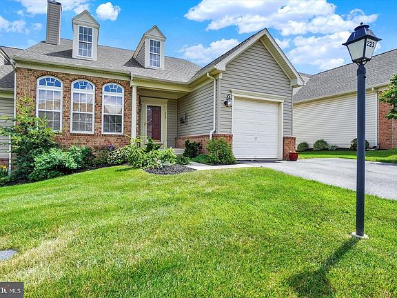 3rd image of 223 Fairmount Ct #35