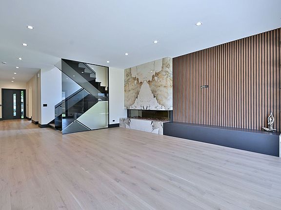 3rd image of 332 W Fremont Ave