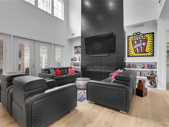 4th image of 120 Chateau Pl