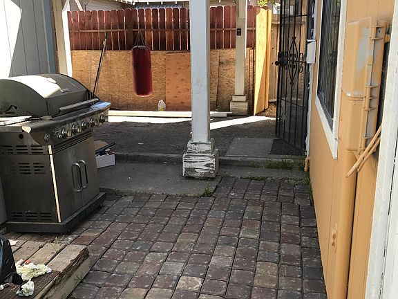 5th image of 854 W Sunset Blvd