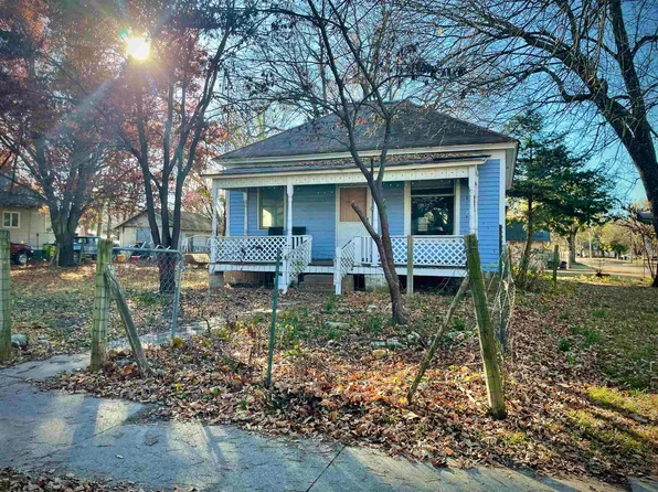 321 W 14th Ave, Winfield, KS 67156