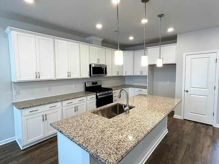 1036 Commack Dr — Photo 7