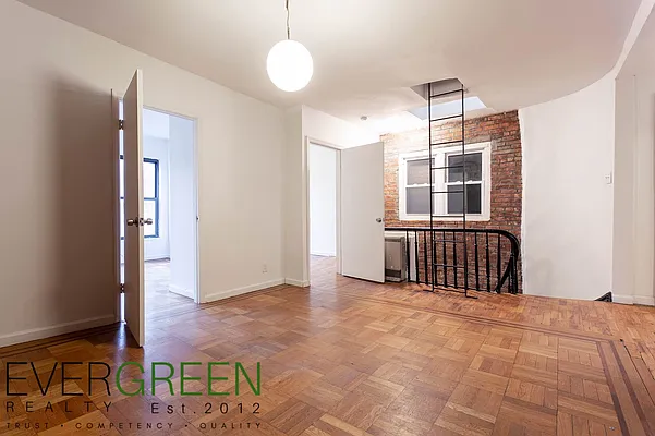 Rented by Evergreen Apartments BK | media 14