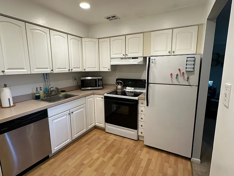 4000 Gypsy Ln #725 — Photo 4